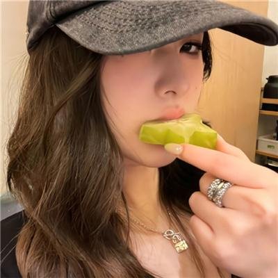 年轻女子